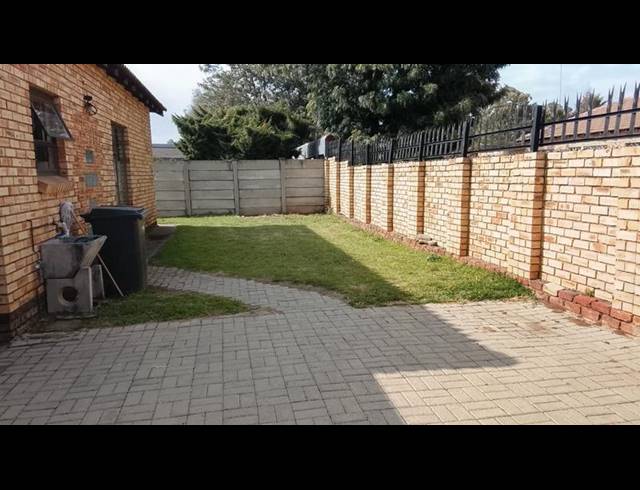 2 BEDROOM TOWNHOUSE FOR SALE IN ROBIN PARK